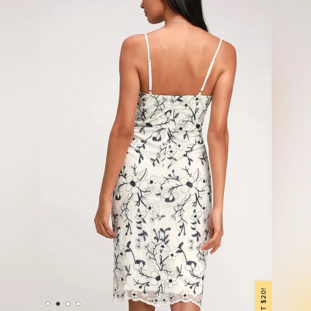 NWT Starleena White and Blue Floral Embroidered Bodycon Midi Dress - Picture 2 of 6